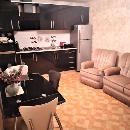 Izi'S Cozy Apartment Кутаиси Екстериор снимка