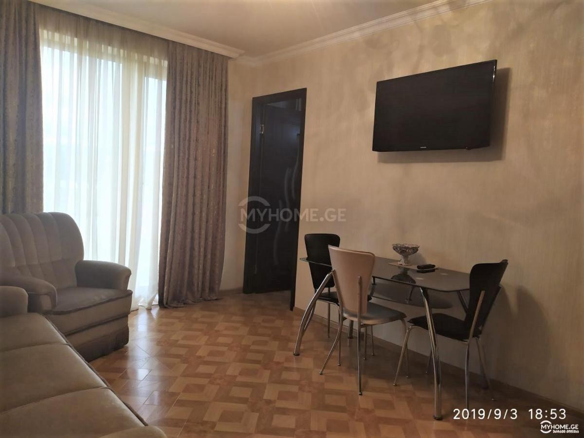 Izi'S Cozy Apartment Кутаиси Екстериор снимка