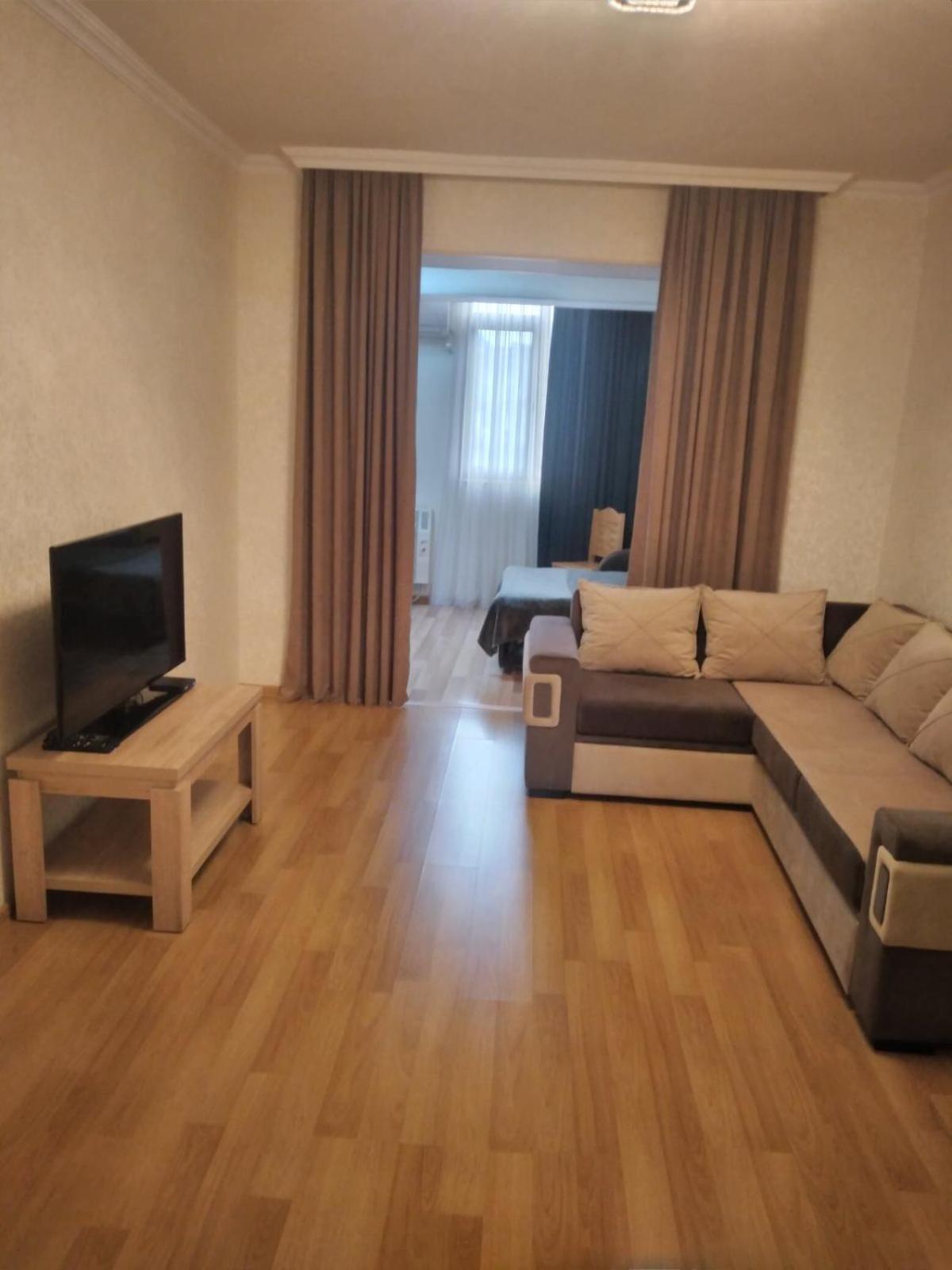 Izi'S Cozy Apartment Кутаиси Екстериор снимка