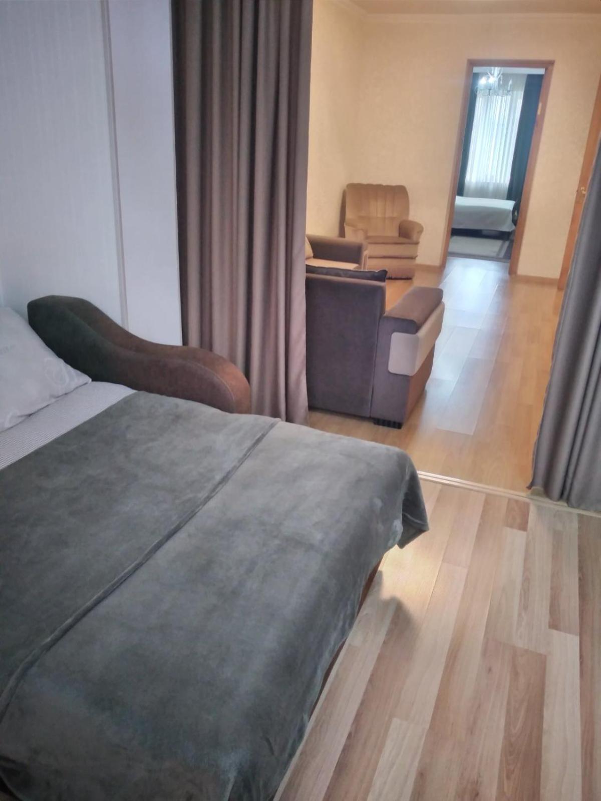 Izi'S Cozy Apartment Кутаиси Екстериор снимка